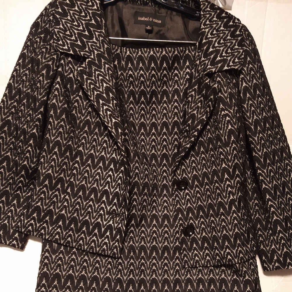 Isabel & Nina Adorable skirt suit